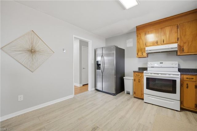 195 Beechmont DR, Newport News, VA 23608