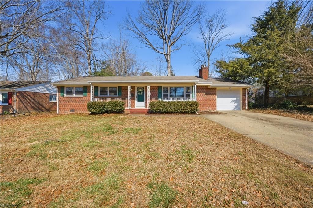 195 Beechmont DR, Newport News, VA 23608