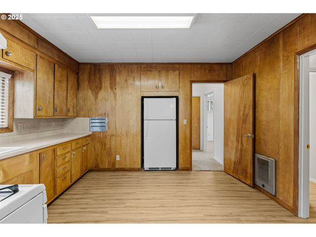 331 Ne LAUREL Ave, Myrtle Creek, OR 97457