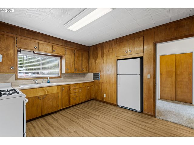 331 Ne LAUREL Ave, Myrtle Creek, OR 97457