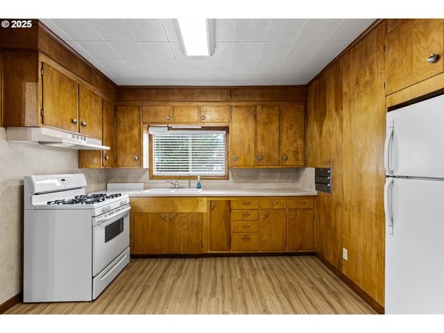 331 Ne LAUREL Ave, Myrtle Creek, OR 97457