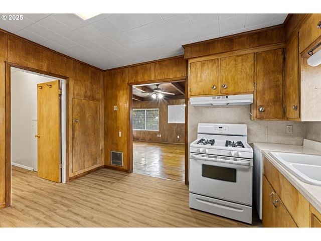 331 Ne LAUREL Ave, Myrtle Creek, OR 97457