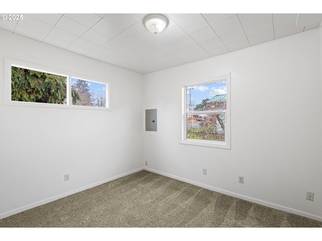 331 Ne LAUREL Ave, Myrtle Creek, OR 97457