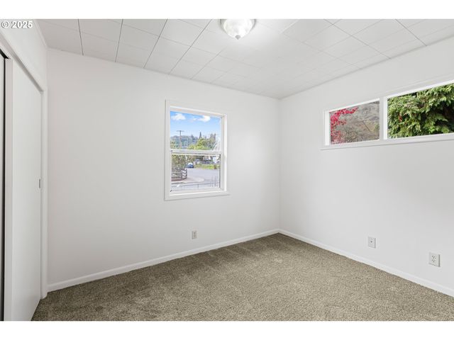 331 Ne LAUREL Ave, Myrtle Creek, OR 97457