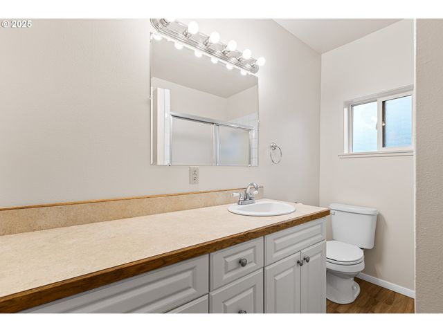 331 Ne LAUREL Ave, Myrtle Creek, OR 97457