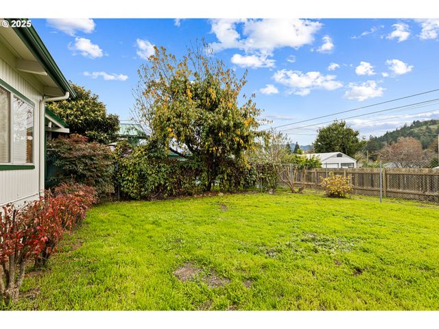 331 Ne LAUREL Ave, Myrtle Creek, OR 97457