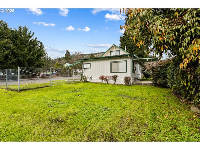331 Ne LAUREL Ave, Myrtle Creek, OR 97457