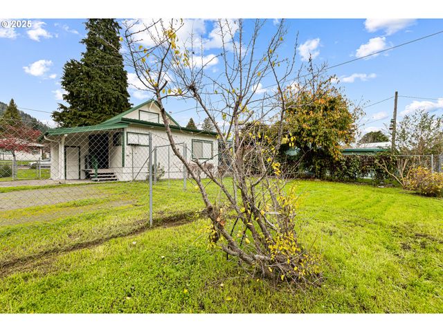331 Ne LAUREL Ave, Myrtle Creek, OR 97457
