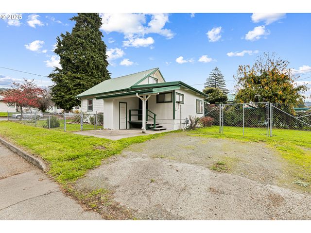 331 Ne LAUREL Ave, Myrtle Creek, OR 97457