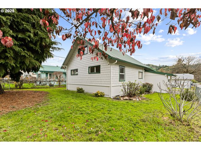331 Ne LAUREL Ave, Myrtle Creek, OR 97457