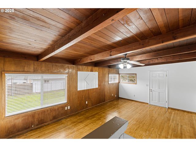 331 Ne LAUREL Ave, Myrtle Creek, OR 97457