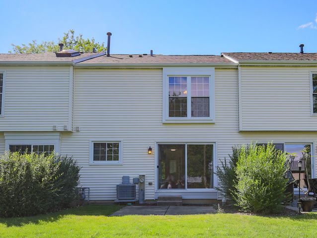 37 Carey Lane, Streamwood, IL 60107