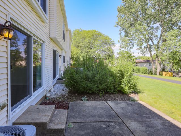 37 Carey Lane, Streamwood, IL 60107