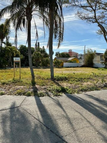 13354 2ND ST E, Madeira Beach, FL 33708