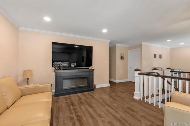 9 The Promenade, Glen Head, NY 11545