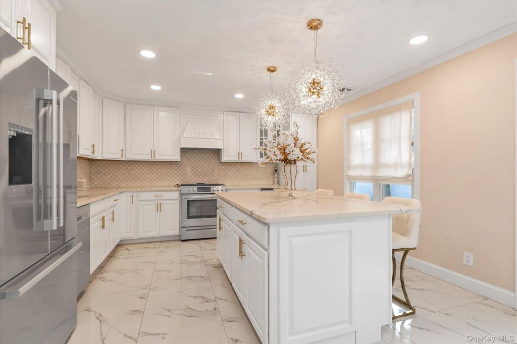 9 The Promenade, Glen Head, NY 11545 — photo 4