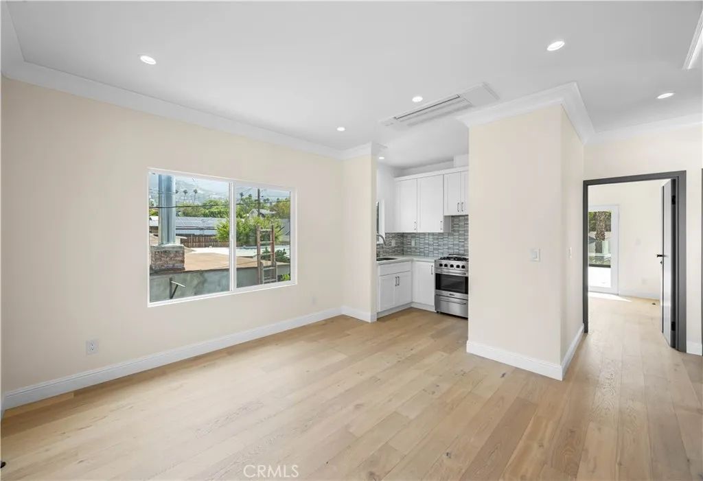 828 E Olive Avenue, Burbank, CA 91501