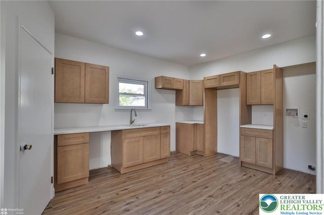 1660 Main Street, Hellertown Boro, PA 18055