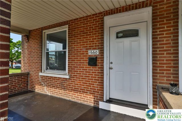 1660 Main Street, Hellertown Boro, PA 18055