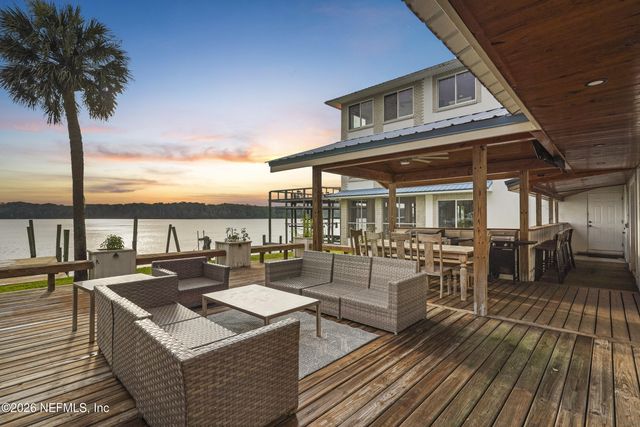 703 FRONT Street, Welaka, FL 32189