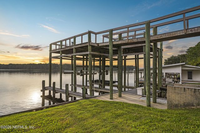 703 FRONT Street, Welaka, FL 32189