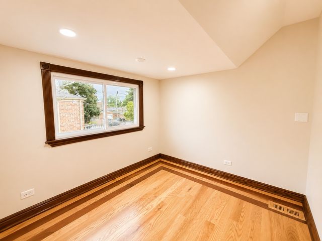4552 S California Avenue, Chicago, IL 60632