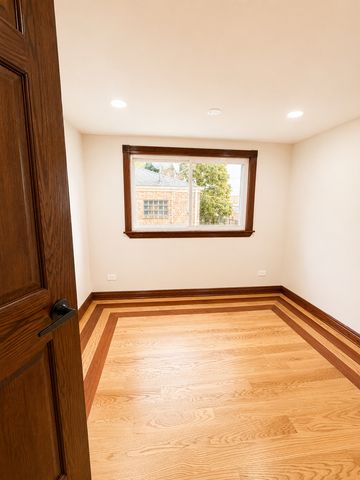 4552 S California Avenue, Chicago, IL 60632
