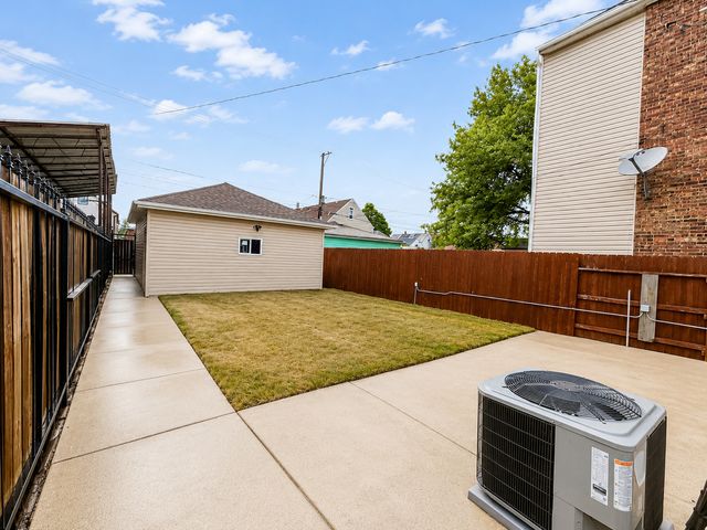4552 S California Avenue, Chicago, IL 60632