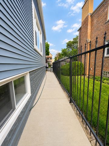 4552 S California Avenue, Chicago, IL 60632