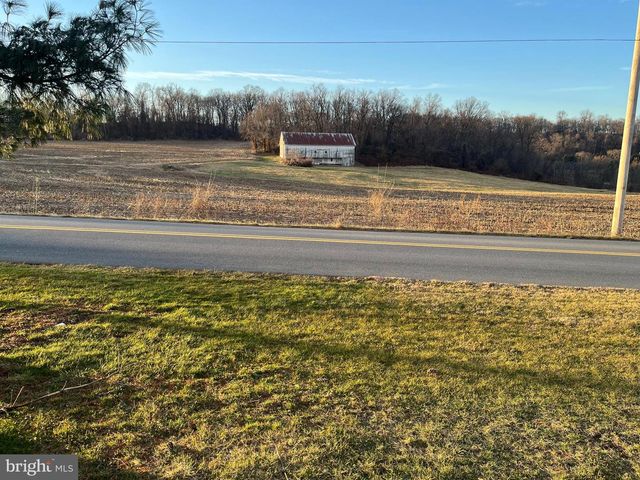 501 GOLDFINCH DR, Columbia, PA 17512