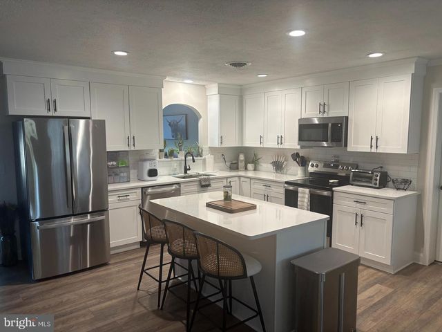 501 GOLDFINCH DR, Columbia, PA 17512