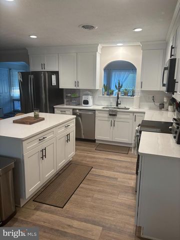 501 GOLDFINCH DR, Columbia, PA 17512