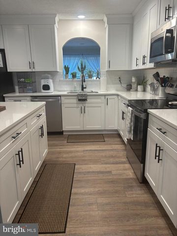 501 GOLDFINCH DR, Columbia, PA 17512