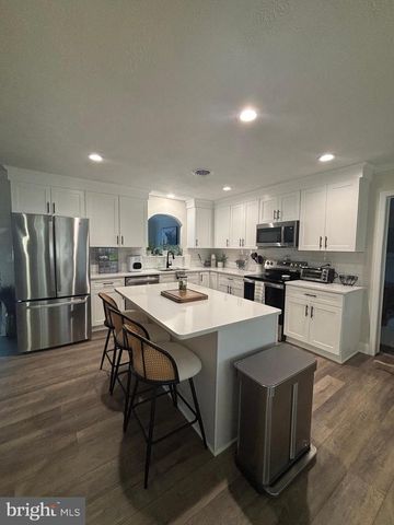 501 GOLDFINCH DR, Columbia, PA 17512