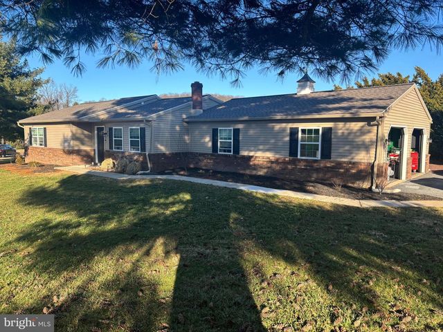 501 GOLDFINCH DR, Columbia, PA 17512