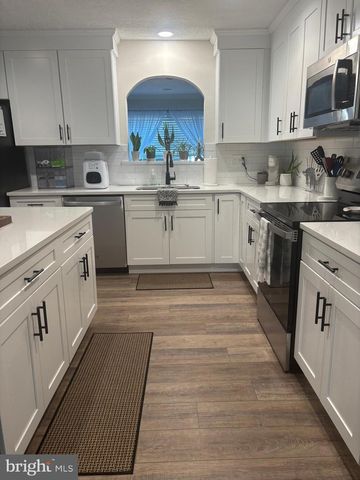 501 GOLDFINCH DR, Columbia, PA 17512