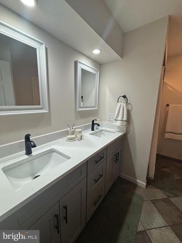 501 GOLDFINCH DR, Columbia, PA 17512