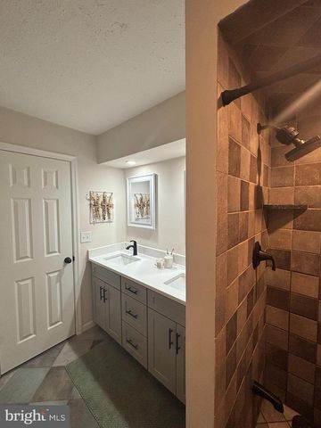 501 GOLDFINCH DR, Columbia, PA 17512