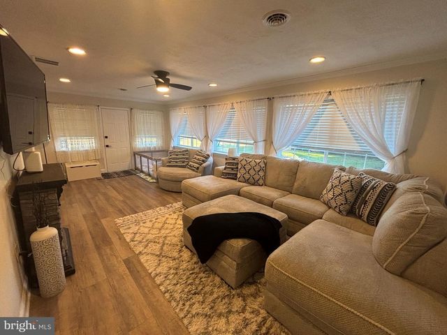 501 GOLDFINCH DR, Columbia, PA 17512