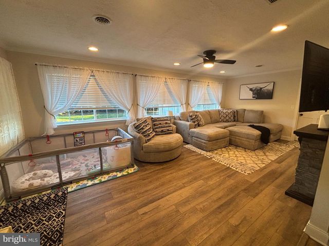 501 GOLDFINCH DR, Columbia, PA 17512