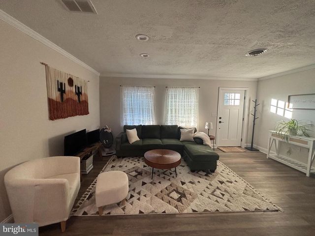 501 GOLDFINCH DR, Columbia, PA 17512