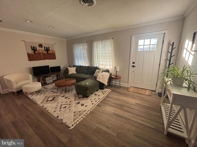 501 GOLDFINCH DR, Columbia, PA 17512