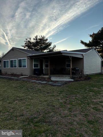 501 GOLDFINCH DR, Columbia, PA 17512