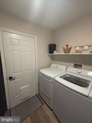 501 GOLDFINCH DR, Columbia, PA 17512