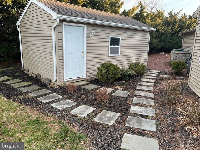 501 GOLDFINCH DR, Columbia, PA 17512