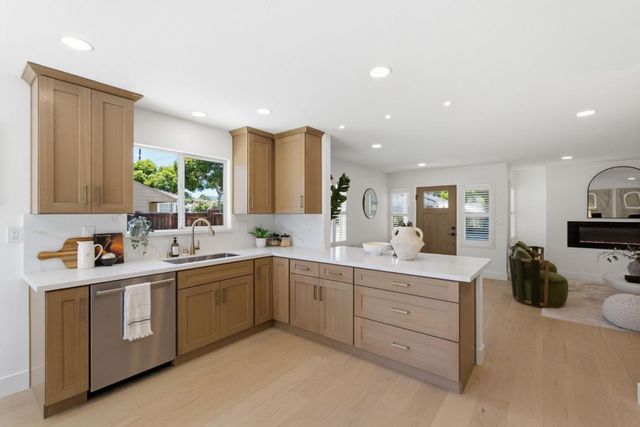 310 S Bayview Avenue, Sunnyvale, CA 94086