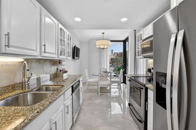 2800 Island Boulevard 301, Aventura, FL 33160