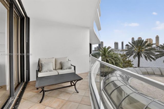2800 Island Boulevard 301, Aventura, FL 33160