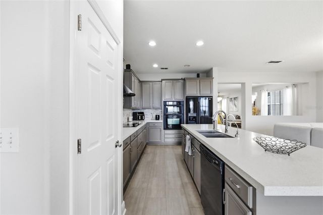 1020 SAILING BAY DR, Clermont, FL 34711