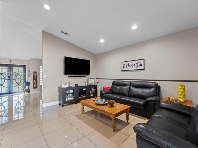 615 NW 134th Pl, Miami, FL 33182